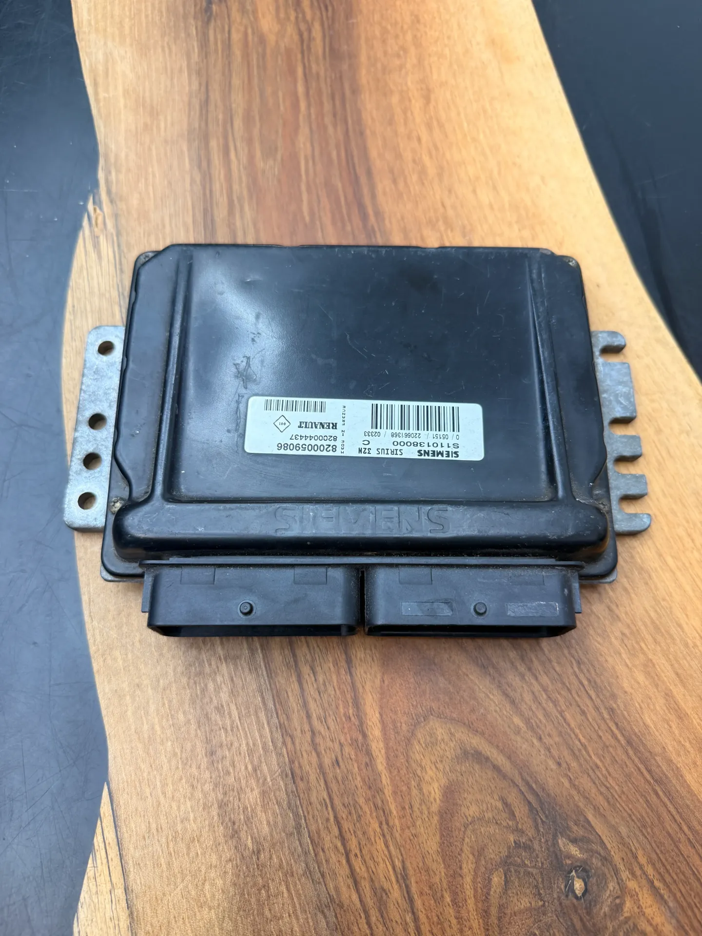 Calculateur Moteur ISIRIUS 32N | S110138000C | 8200059086 | 8200044437